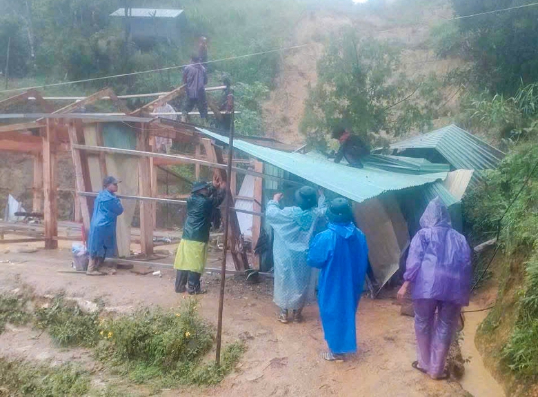 Mưa trắng trời, nhiều tuyến đường ngập s&acirc;u, Đ&agrave; Nẵng sơ t&aacute;n gần 400 hộ d&acirc;n- Ảnh 2.