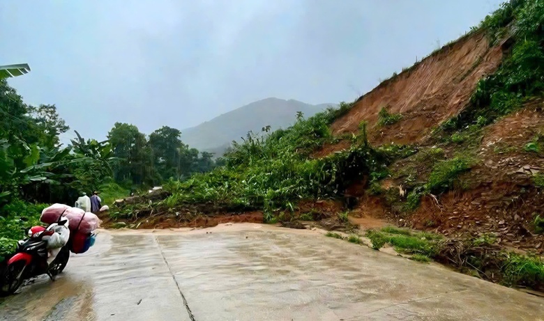 Mưa lũ Đ&agrave; Nẵng: Đồng bằng ngập lụt, miền n&uacute;i li&ecirc;n tiếp sạt lở- Ảnh 11.