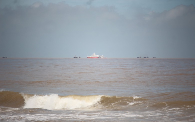 Hơn 1.500 học sinh ở Quảng Trị nghỉ học, t&agrave;u h&agrave;ng gặp sự cố do mưa lũ