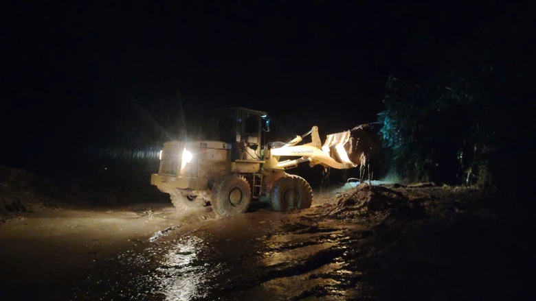 Xuy&ecirc;n đ&ecirc;m khắc phục sạt lở đường Hồ Ch&iacute; Minh qua đ&egrave;o L&ograve; Xo- Ảnh 4.