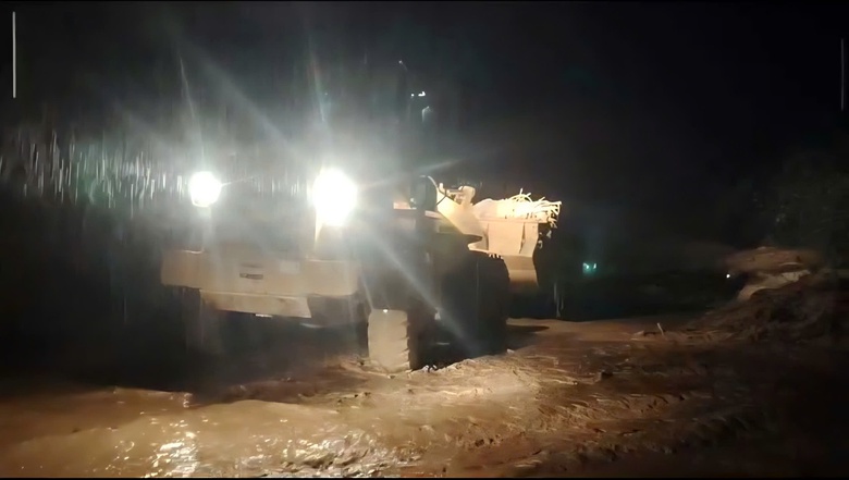 Xuy&ecirc;n đ&ecirc;m khắc phục sạt lở đường Hồ Ch&iacute; Minh qua đ&egrave;o L&ograve; Xo- Ảnh 8.