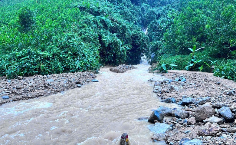 Mưa lũ Đ&agrave; Nẵng: Đồng bằng ngập lụt, miền n&uacute;i li&ecirc;n tiếp sạt lở- Ảnh 12.