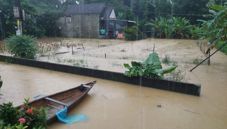 Mưa lũ Đ&agrave; Nẵng: Đồng bằng ngập lụt, miền n&uacute;i li&ecirc;n tiếp sạt lở- Ảnh 3.