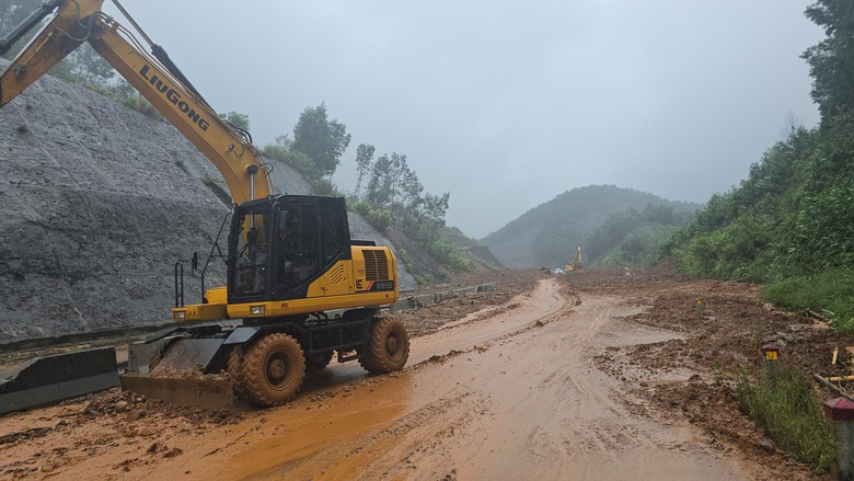 Ph&acirc;n luồng đảm bảo giao th&ocirc;ng, sớm th&ocirc;ng tuyến cao tốc La Sơn - T&uacute;y Loan qua Huế- Ảnh 1.