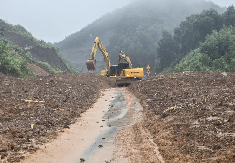 Ph&acirc;n luồng đảm bảo giao th&ocirc;ng, sớm th&ocirc;ng tuyến cao tốc La Sơn - T&uacute;y Loan qua Huế- Ảnh 2.