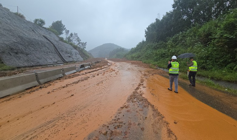 Ph&acirc;n luồng đảm bảo giao th&ocirc;ng, sớm th&ocirc;ng tuyến cao tốc La Sơn - T&uacute;y Loan qua Huế- Ảnh 3.