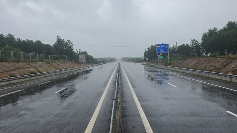 Ph&acirc;n luồng đảm bảo giao th&ocirc;ng, sớm th&ocirc;ng tuyến cao tốc La Sơn - T&uacute;y Loan qua Huế- Ảnh 4.