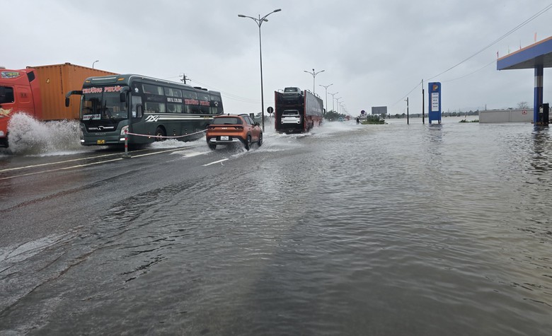 Ph&acirc;n luồng đảm bảo giao th&ocirc;ng, sớm th&ocirc;ng tuyến cao tốc La Sơn - T&uacute;y Loan qua Huế- Ảnh 6.