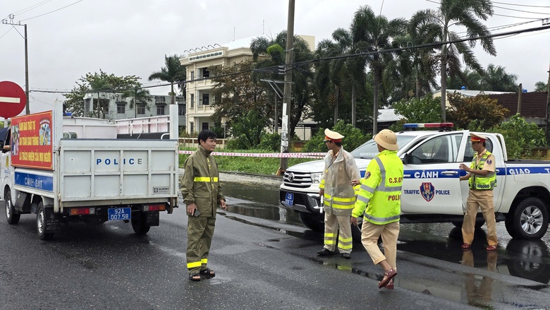 QL1A qua Đ&agrave; Nẵng ngập s&acirc;u, đường Hồ Ch&iacute; Minh tiếp tục sạt lở- Ảnh 8.