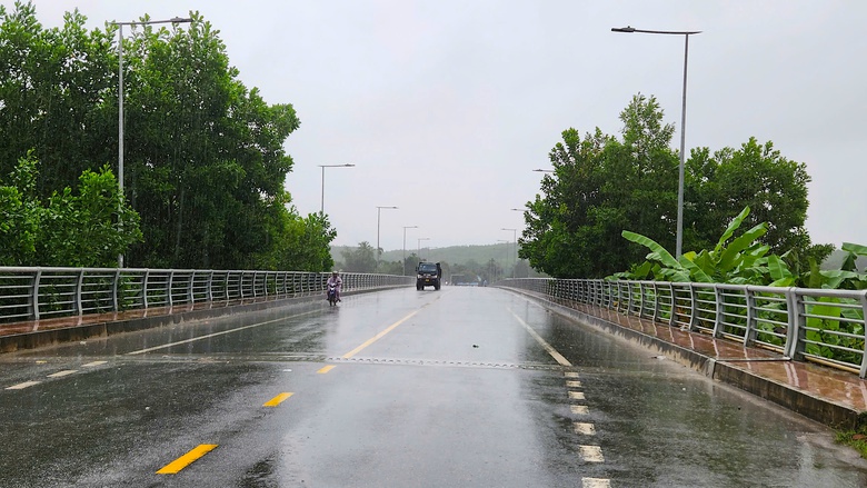 Những c&acirc;y cầu vững ch&atilde;i gi&uacute;p người d&acirc;n miền n&uacute;i Quảng Ng&atilde;i vượt lũ an to&agrave;n- Ảnh 7.