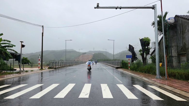 Những c&acirc;y cầu vững ch&atilde;i gi&uacute;p người d&acirc;n miền n&uacute;i Quảng Ng&atilde;i vượt lũ an to&agrave;n- Ảnh 8.