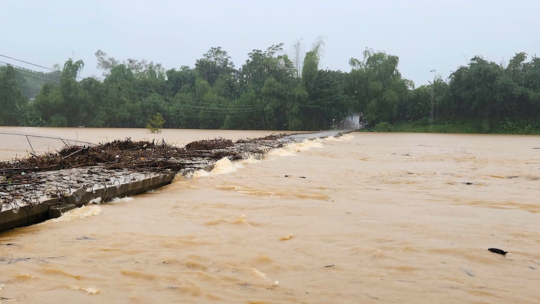Những c&acirc;y cầu vững ch&atilde;i gi&uacute;p người d&acirc;n miền n&uacute;i Quảng Ng&atilde;i vượt lũ an to&agrave;n- Ảnh 5.