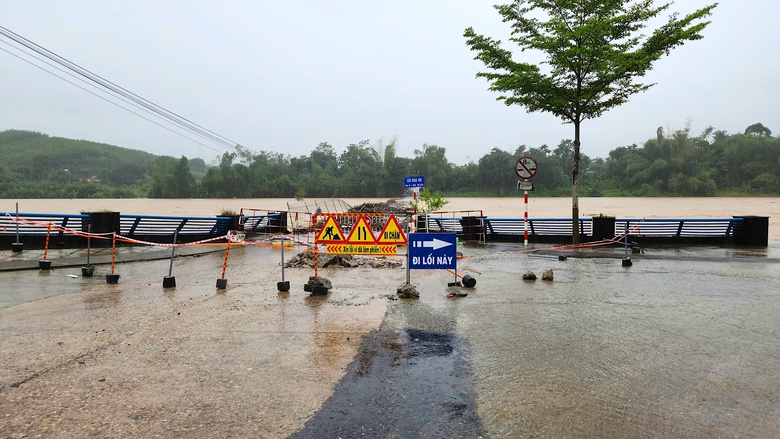 Những c&acirc;y cầu vững ch&atilde;i gi&uacute;p người d&acirc;n miền n&uacute;i Quảng Ng&atilde;i vượt lũ an to&agrave;n- Ảnh 4.