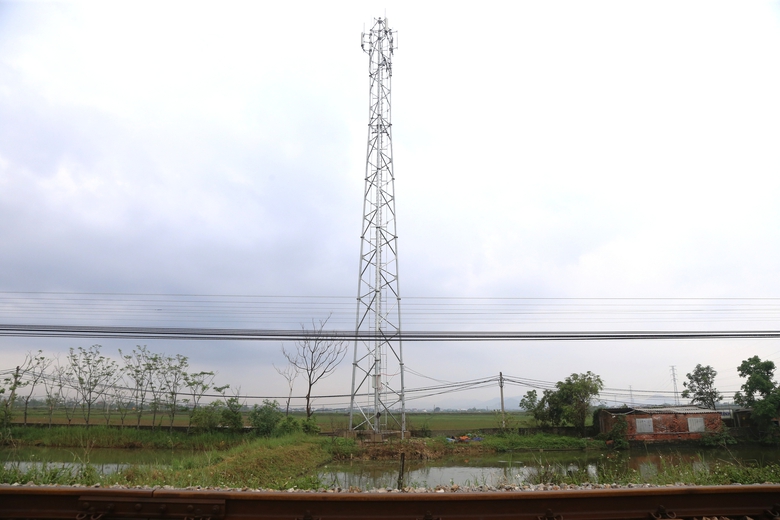 Nghệ An: Xử l&yacute; dứt điểm c&ocirc;ng tr&igrave;nh vi phạm h&agrave;nh lang bảo vệ an to&agrave;n đường sắt- Ảnh 2.