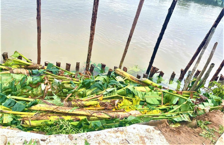 Huế: Công bố tình huống khẩn cấp tình trạng sạt lở bờ sông Bồ- Ảnh 2. Huế: Công bố tình huống khẩn cấp tình trạng sạt lở bờ sông Bồ- Ảnh 2.