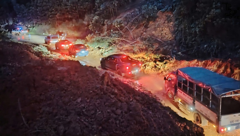 Th&ocirc;ng xe một vệt đường Hồ Ch&iacute; Minh qua đ&egrave;o L&ograve; Xo- Ảnh 1.