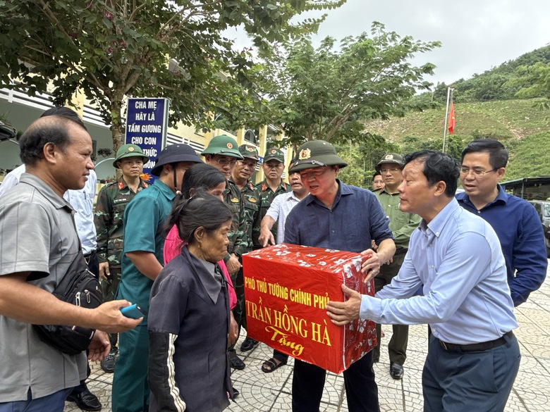 Hai Ph&oacute; Thủ tướng chỉ đạo khẩn trương khắc phục hậu quả mưa lũ tại Quảng Ng&atilde;i- Ảnh 8.