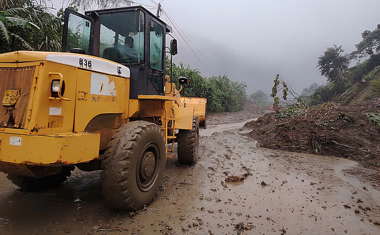 Quyết t&acirc;m th&ocirc;ng to&agrave;n bộ điểm sạt lở qua đ&egrave;o L&ograve; Xo v&agrave;o chiều 30/10- Ảnh 6.