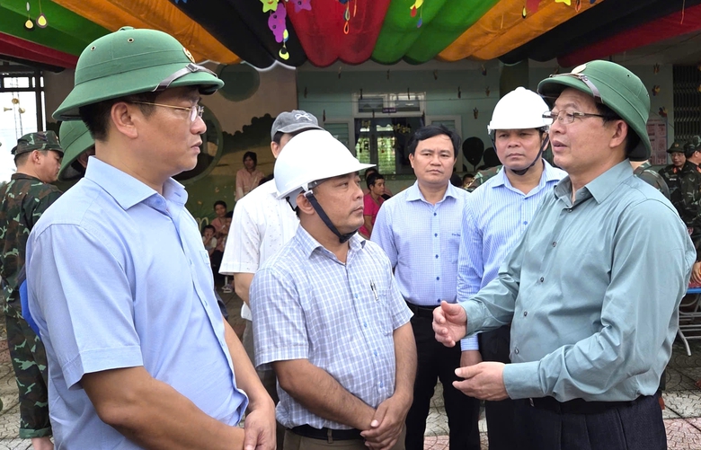 Hai Ph&oacute; Thủ tướng chỉ đạo khẩn trương khắc phục hậu quả mưa lũ tại Quảng Ng&atilde;i- Ảnh 2.