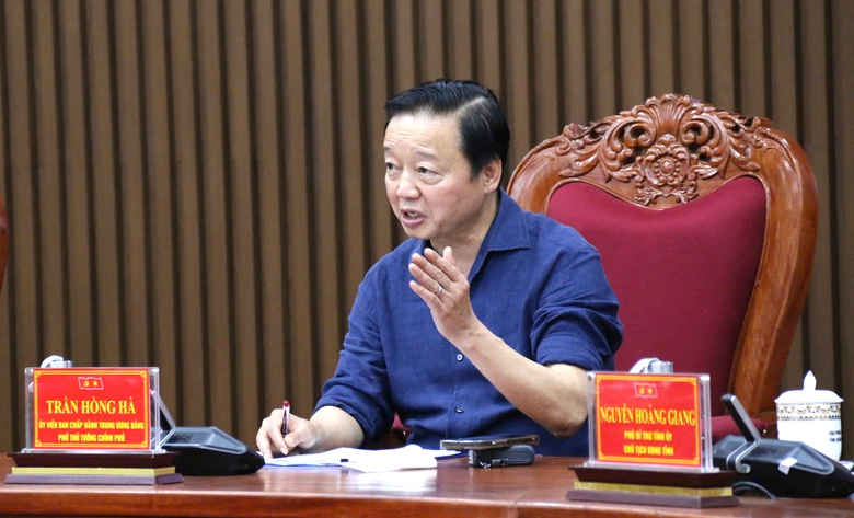 Hai Ph&oacute; Thủ tướng chỉ đạo khẩn trương khắc phục hậu quả mưa lũ tại Quảng Ng&atilde;i- Ảnh 4.