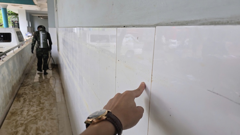 Bộ đội dọn b&ugrave;n, ti&ecirc;u độc cho bệnh viện sau lũ lịch sử tại Đ&agrave; Nẵng- Ảnh 11.