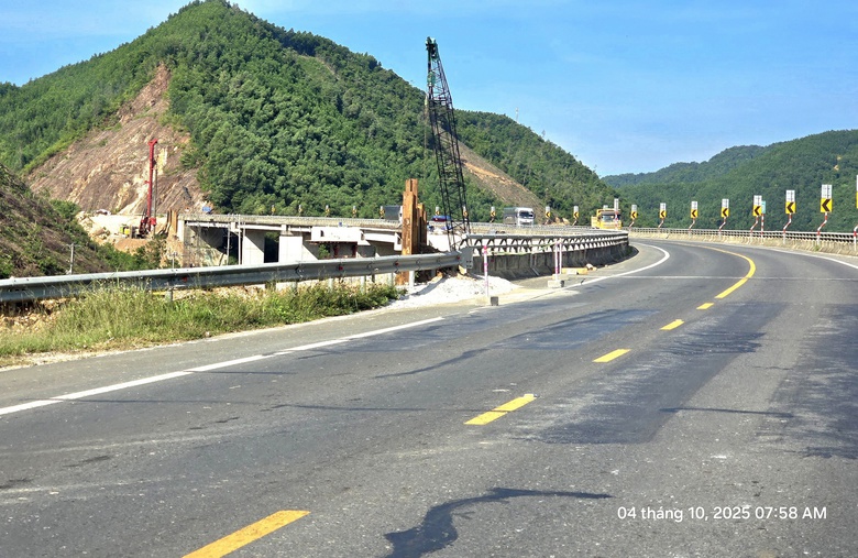 30 ng&agrave;y đ&ecirc;m vượt nắng, thắng mưa tiếp đ&agrave; bứt ph&aacute; đưa cao tốc La Sơn - H&ograve;a Li&ecirc;n về đ&iacute;ch- Ảnh 2.