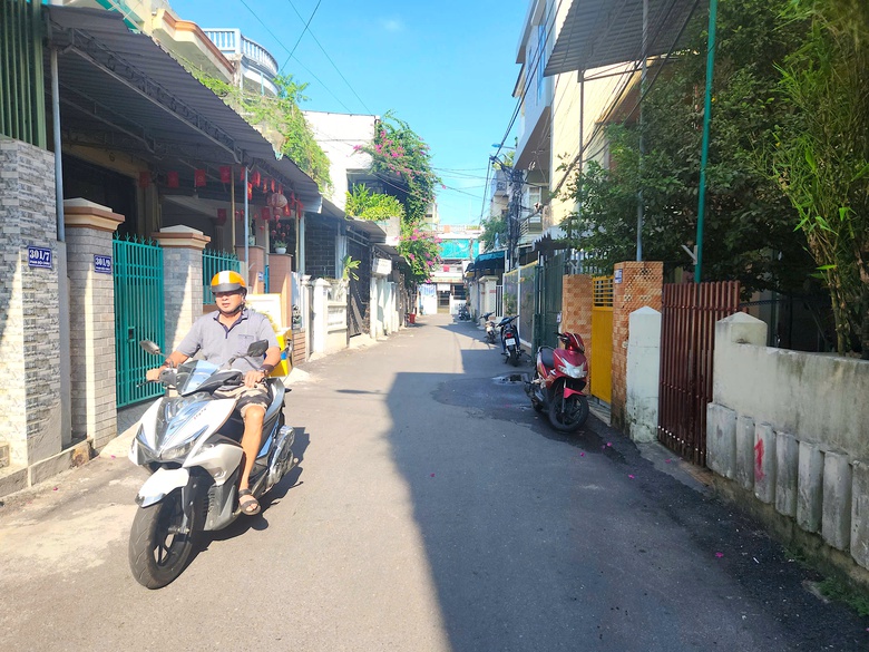 Quảng Ng&atilde;i: Ho&agrave;n th&agrave;nh n&acirc;ng cấp h&agrave;ng chục hẻm phố, người d&acirc;n phấn khởi- Ảnh 1.