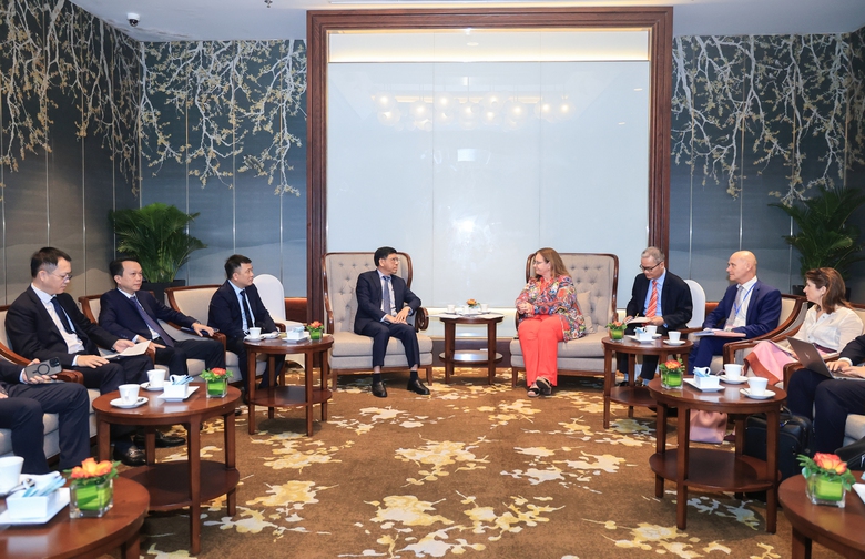 Th&uacute;c đẩy hợp t&aacute;c Việt Nam - H&agrave; Lan lĩnh vực h&agrave;ng kh&ocirc;ng, h&agrave;ng hải- Ảnh 2.