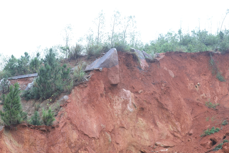 Lên phương án đào gần 3 vạn khối đất để xử lý nguy cơ sạt lở trên đường ven biển Hà Tĩnh- Ảnh 2. Lên phương án đào gần 3 vạn khối đất để xử lý nguy cơ sạt lở trên đường ven biển Hà Tĩnh- Ảnh 2.