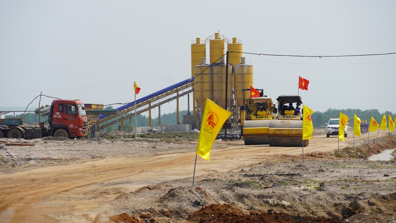 Cienco4 đua tiến độ thi c&ocirc;ng Cảng h&agrave;ng kh&ocirc;ng Quảng Trị- Ảnh 1.