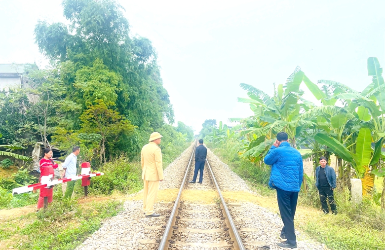 Ph&uacute; Thọ ki&ecirc;n quyết x&oacute;a bỏ lối đi tự mở, bảo đảm an to&agrave;n giao th&ocirc;ng đường sắt- Ảnh 3.