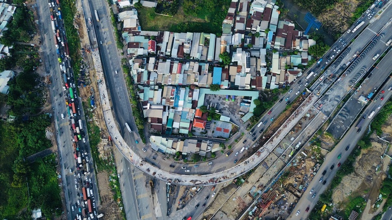 “Vượt nắng thắng mưa”, Vành đai 3 và nút giao An Phú chạy nước rút, bám tiến độ thông xe- Ảnh 4. “Vượt nắng thắng mưa”, Vành đai 3 và nút giao An Phú chạy nước rút, bám tiến độ thông xe- Ảnh 4.