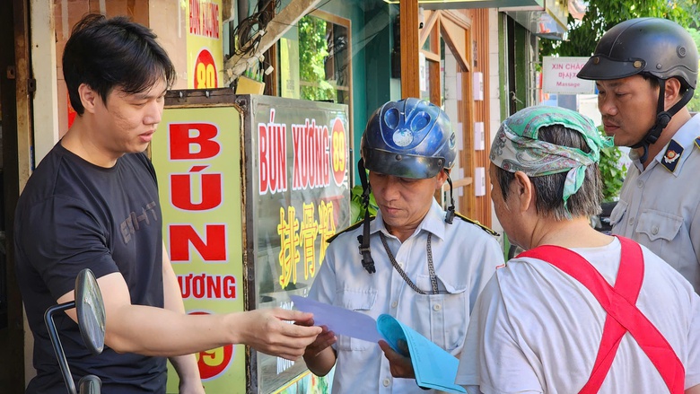 Đ&agrave; Nẵng: Tăng cường xử l&yacute; nạn lấn chiếm vỉa h&egrave;, l&ograve;ng đường, lập lại trật tự đ&ocirc; thị- Ảnh 1.