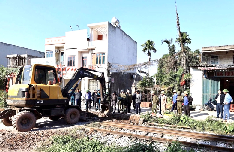 Bắc Ninh: X&oacute;a bỏ 31 lối đi tự mở qua đường sắt- Ảnh 1.