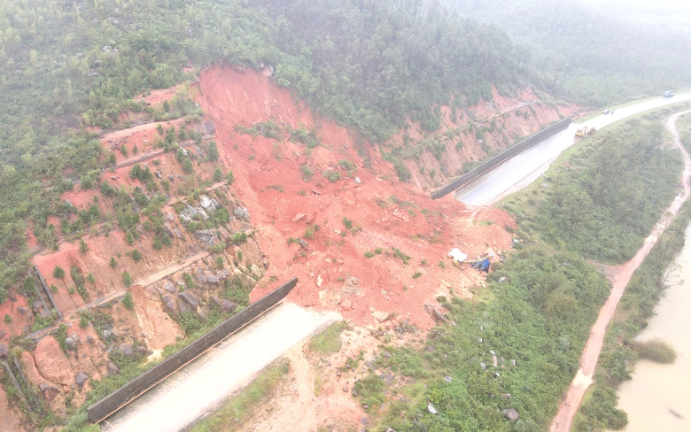 Hà Tĩnh đề xuất tích hợp tiêu chí thích ứng thiên tai trong xây dựng hạ tầng giao thông- Ảnh 3. Hà Tĩnh đề xuất tích hợp tiêu chí thích ứng thiên tai trong xây dựng hạ tầng giao thông- Ảnh 3.