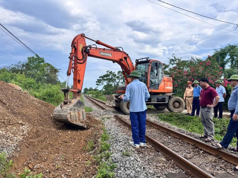 Kh&eacute;p dần những lối đi tự mở tr&ecirc;n tuyến đường sắt Bắc - Nam qua H&agrave; Tĩnh- Ảnh 1.