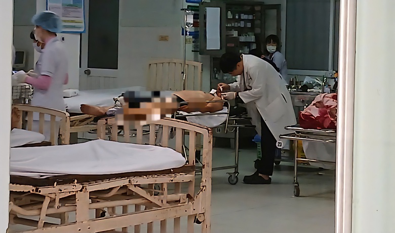 Tai nạn xe kh&aacute;ch tr&ecirc;n cao tốc Đ&agrave; Nẵng - Quảng Ng&atilde;i: Th&ecirc;m nạn nh&acirc;n tử vong tại bệnh viện- Ảnh 1.