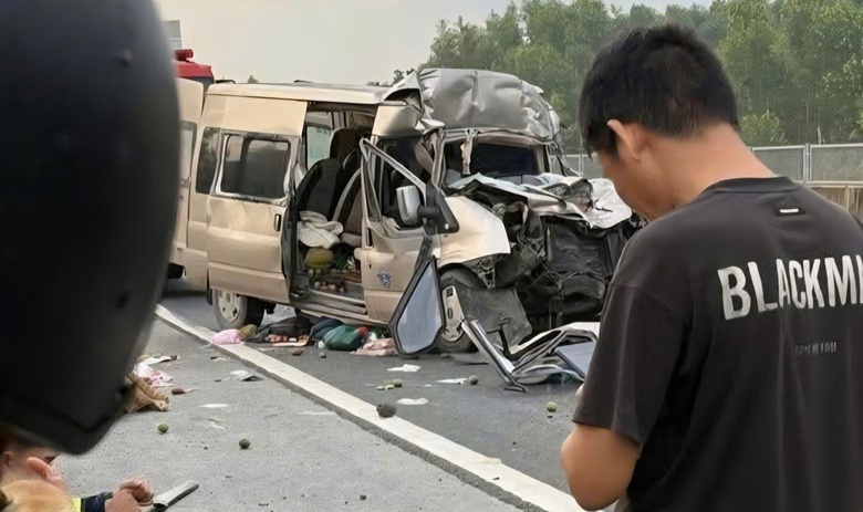 Hiện trường tai nạn xe kh&aacute;ch l&agrave;m 3 người tử vong tr&ecirc;n cao tốc Đ&agrave; Nẵng - Quảng Ng&atilde;i- Ảnh 1.