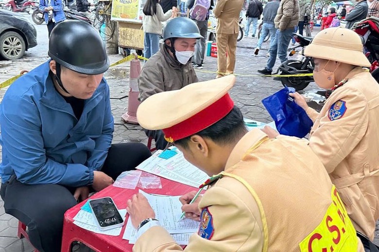 Lực lượng chức năng cả nước đã kiểm tra, phát hiện xử lý 4.814 trường hợp vi phạm; tạm giữ 62 xe ô tô, 2.222 xe mô tô, 34 phương tiện khác. Lực lượng chức năng cả nước đã kiểm tra, phát hiện xử lý 4.814 trường hợp vi phạm; tạm giữ 62 xe ô tô, 2.222 xe mô tô, 34 phương tiện khác.