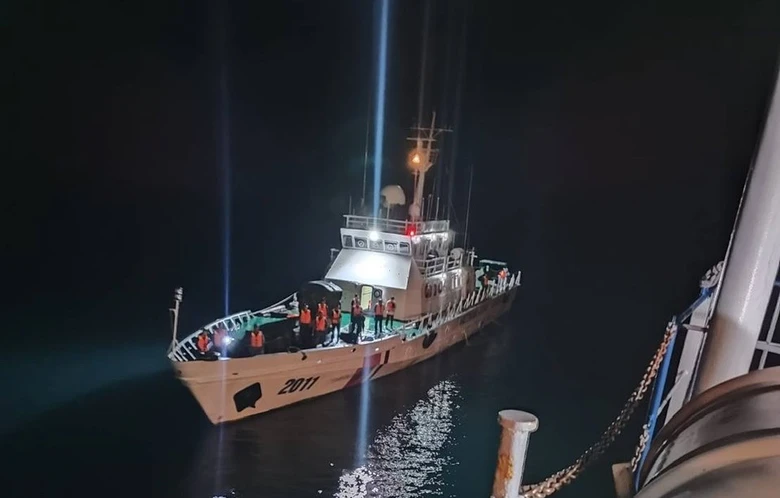 Cứu khẩn cấp thuyền vi&ecirc;n Philippines gặp nạn tr&ecirc;n biển ng&agrave;y Tết- Ảnh 2.