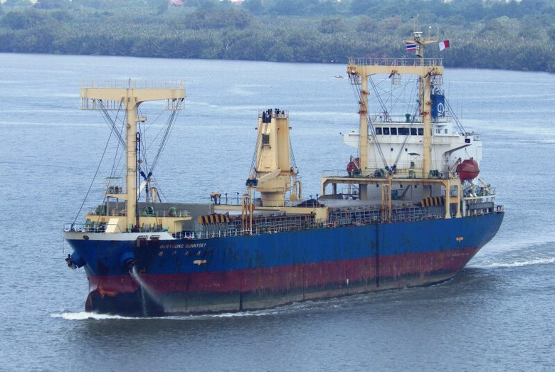 Cứu khẩn cấp thuyền vi&ecirc;n Philippines gặp nạn tr&ecirc;n biển ng&agrave;y Tết- Ảnh 1.