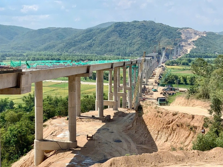 Hạng mục n&agrave;o quyết định "chặng đua" về đ&iacute;ch sớm của cao tốc Quy Nhơn - Ch&iacute; Thạnh?- Ảnh 1.