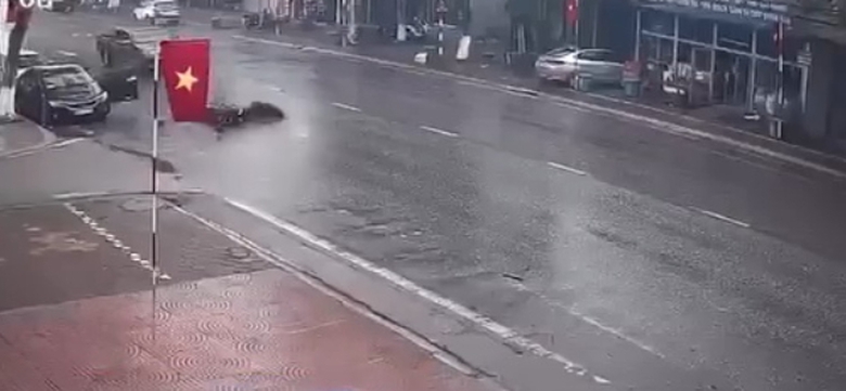 Tuy&ecirc;n Quang: X&aacute;c minh, xử l&yacute; trường hợp mở cửa xe kh&ocirc;ng đảm bảo an to&agrave;n- Ảnh 1.