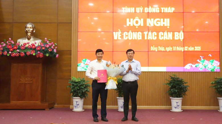 Chủ tịch tỉnh Đồng Th&aacute;p xin nghỉ hưu trước tuổi- Ảnh 1.