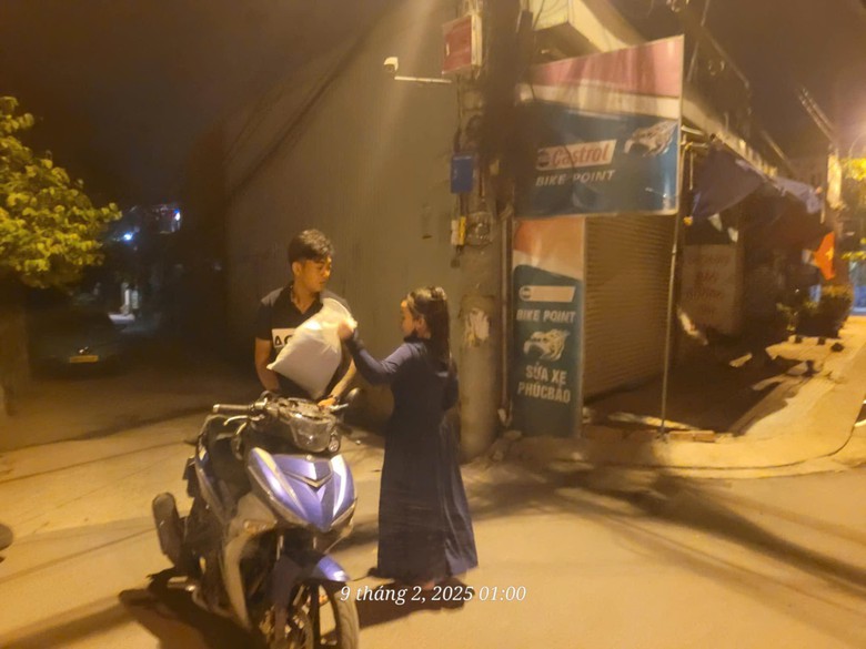 Phạt h&agrave;nh kh&aacute;ch d&ugrave;ng mũ bảo hiểm đ&aacute;nh nữ t&agrave;i xế c&ocirc;ng nghệ 7 triệu đồng - Ảnh 2.