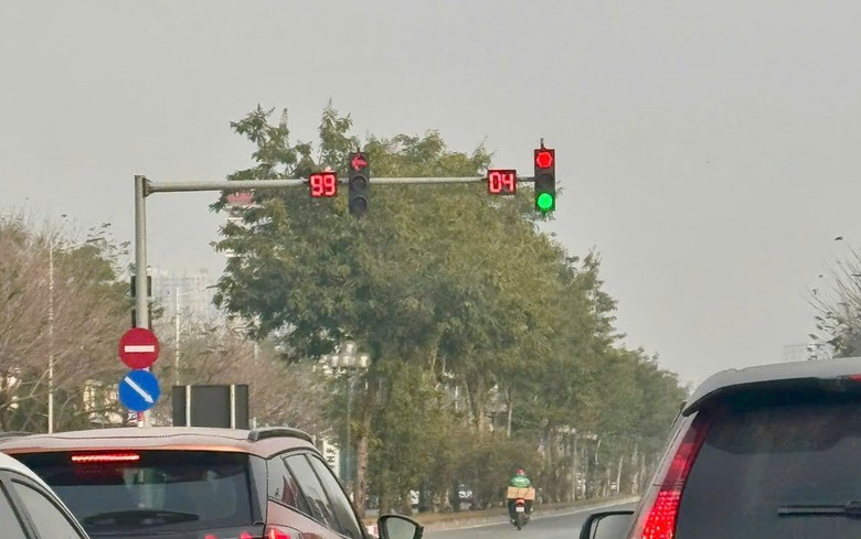 CSGT sẽ điều khiển đ&egrave;n t&iacute;n hiệu theo m&ocirc; h&igrave;nh "l&agrave;n s&oacute;ng xanh" ở tuyến đường ph&ugrave; hợp- Ảnh 1.