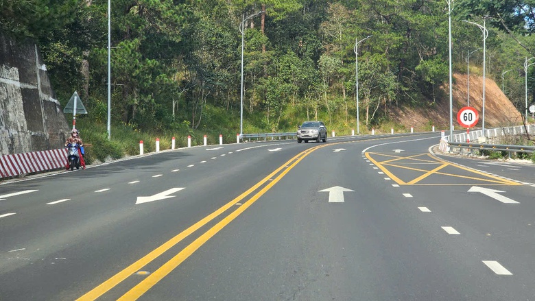 H&agrave;ng trăm &ocirc; t&ocirc; kh&ocirc;ng chấp h&agrave;nh đ&egrave;n t&iacute;n hiệu, đi ngược chiều bị phạt nguội ở Đ&agrave; Lạt- Ảnh 1.