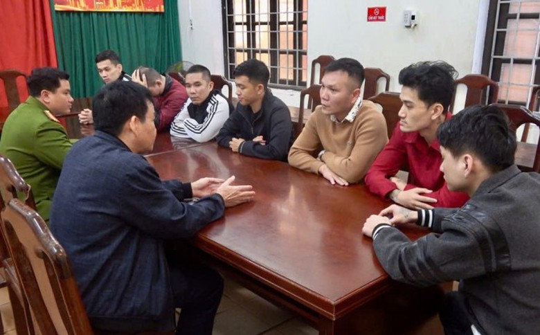 Tạm giữ h&igrave;nh sự 7 đối tượng vụ ẩu đả trước qu&aacute;n Pub Beer ở TP Huế- Ảnh 1.