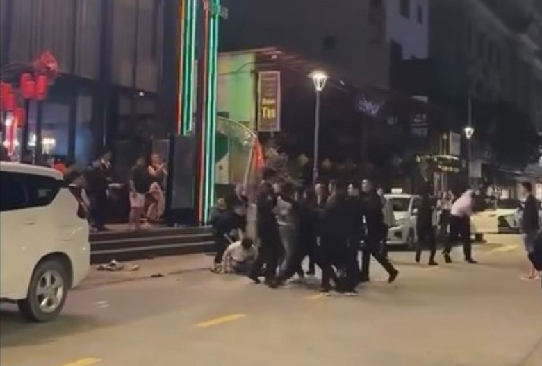 Tạm giữ h&igrave;nh sự 7 đối tượng vụ ẩu đả trước qu&aacute;n Pub Beer ở TP Huế- Ảnh 2.