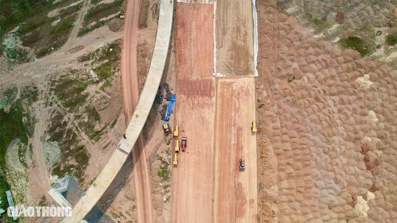 Trong tháng 2 giải quyết xong đất, đá phục vụ cao tốc và sân bay Long Thành- Ảnh 7. Trong tháng 2 giải quyết xong đất, đá phục vụ cao tốc và sân bay Long Thành- Ảnh 7.